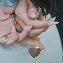 Afbeelding in Gallery-weergave laden, Madison Beer - Locket (LP)
